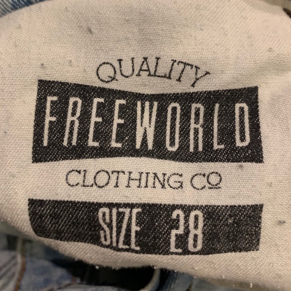 light blue jeans - Picture 3 of 3